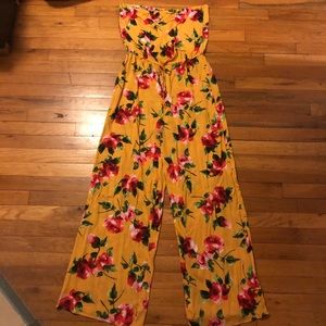 NEVER BEEN WORN FLORAL JUMPSUIT